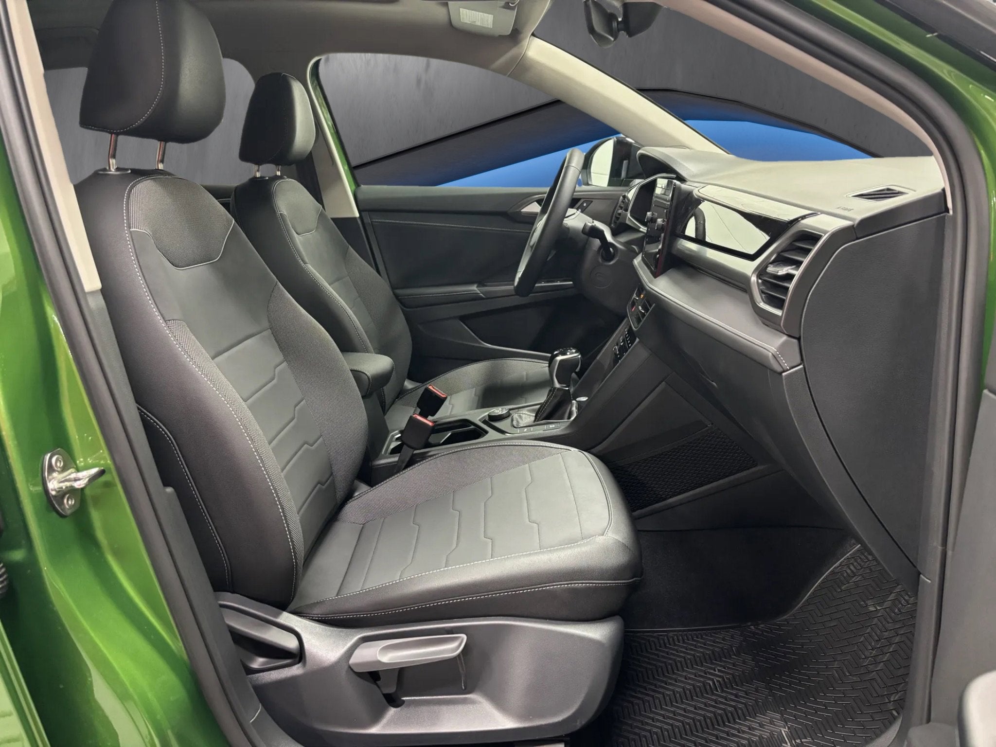 2026 Volkswagen Taos SE Black