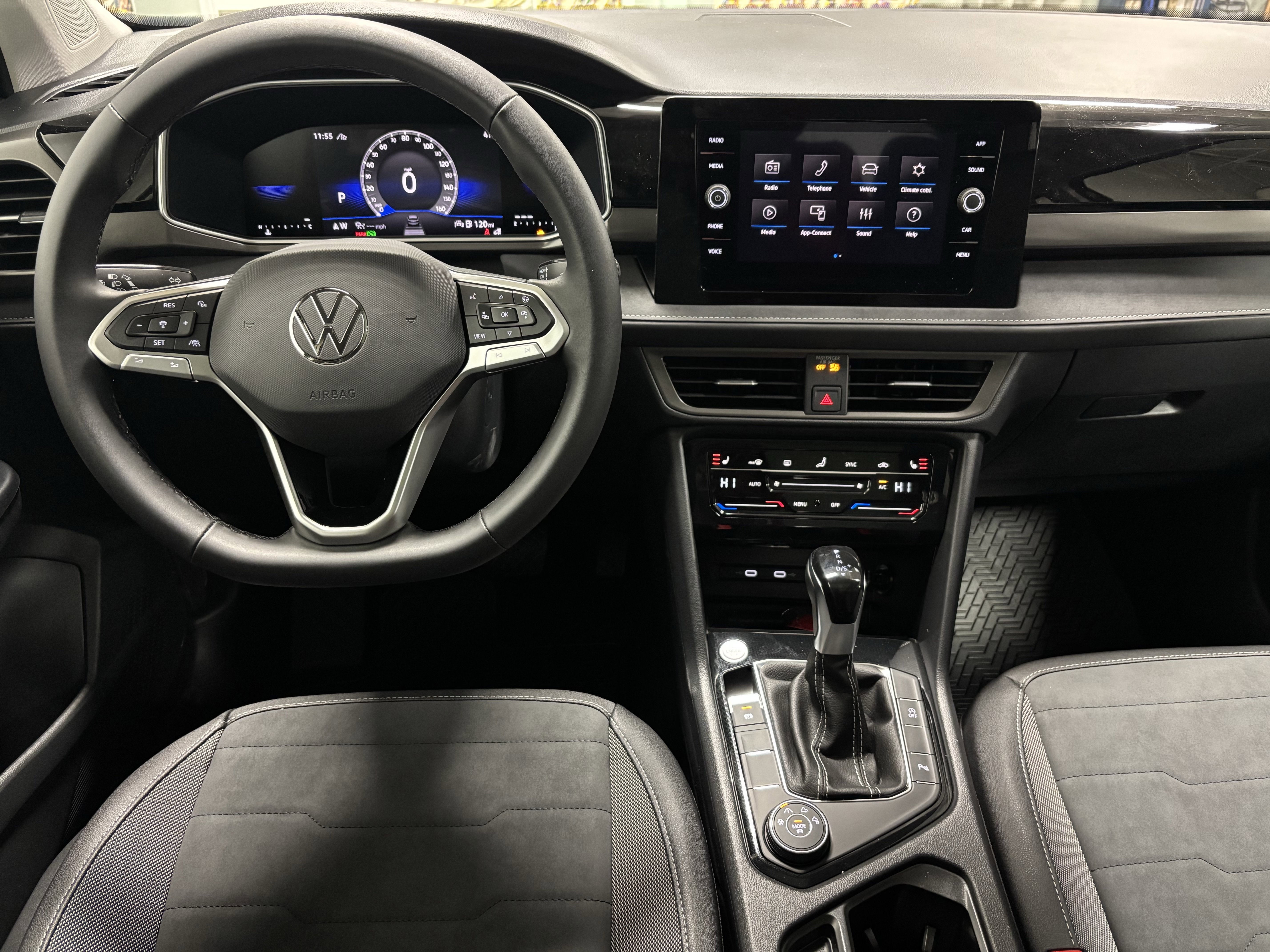 2026 Volkswagen Taos SE Black
