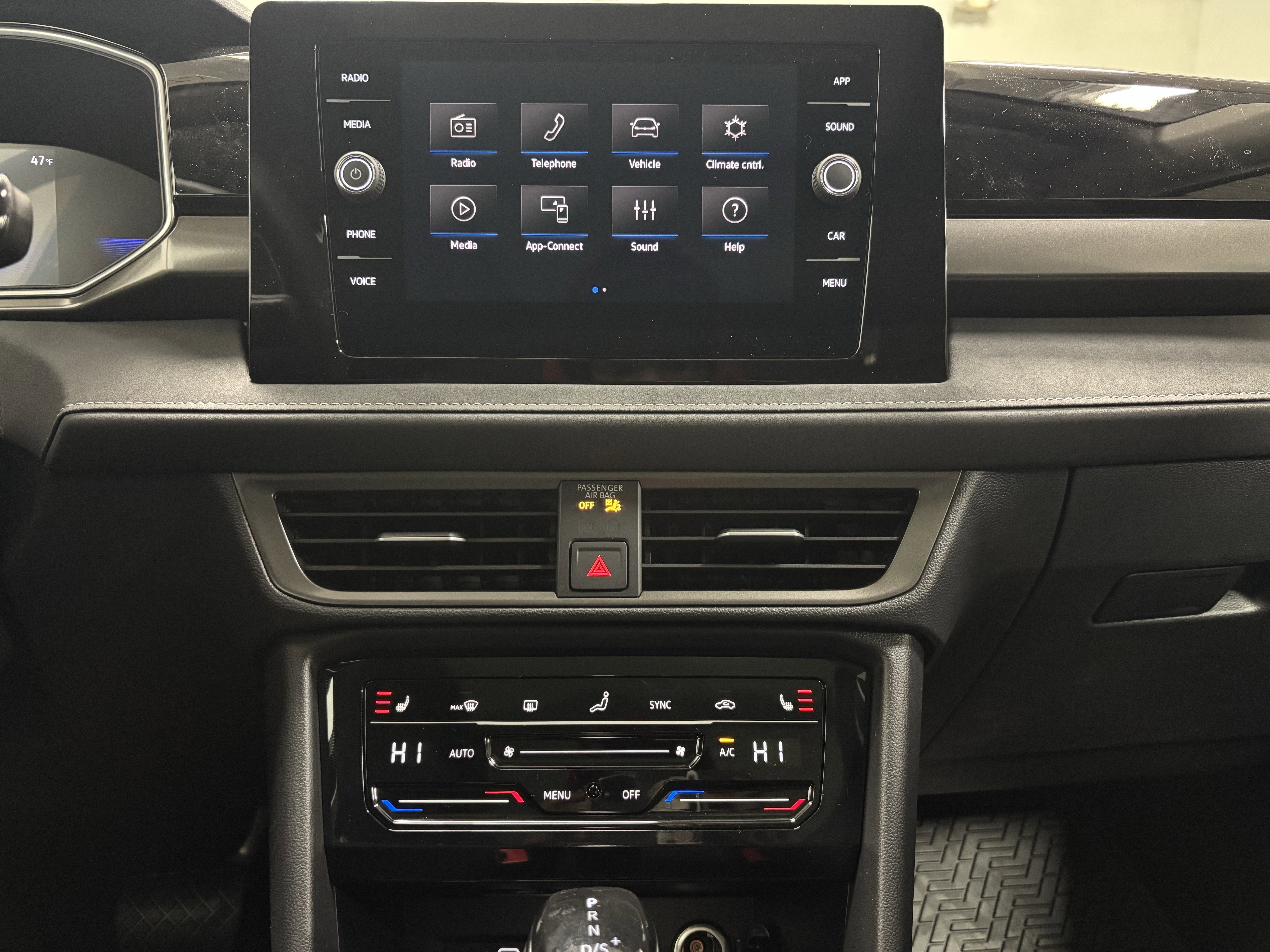 2026 Volkswagen Taos SE Black