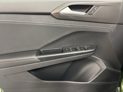 2026 Volkswagen Taos SE Black