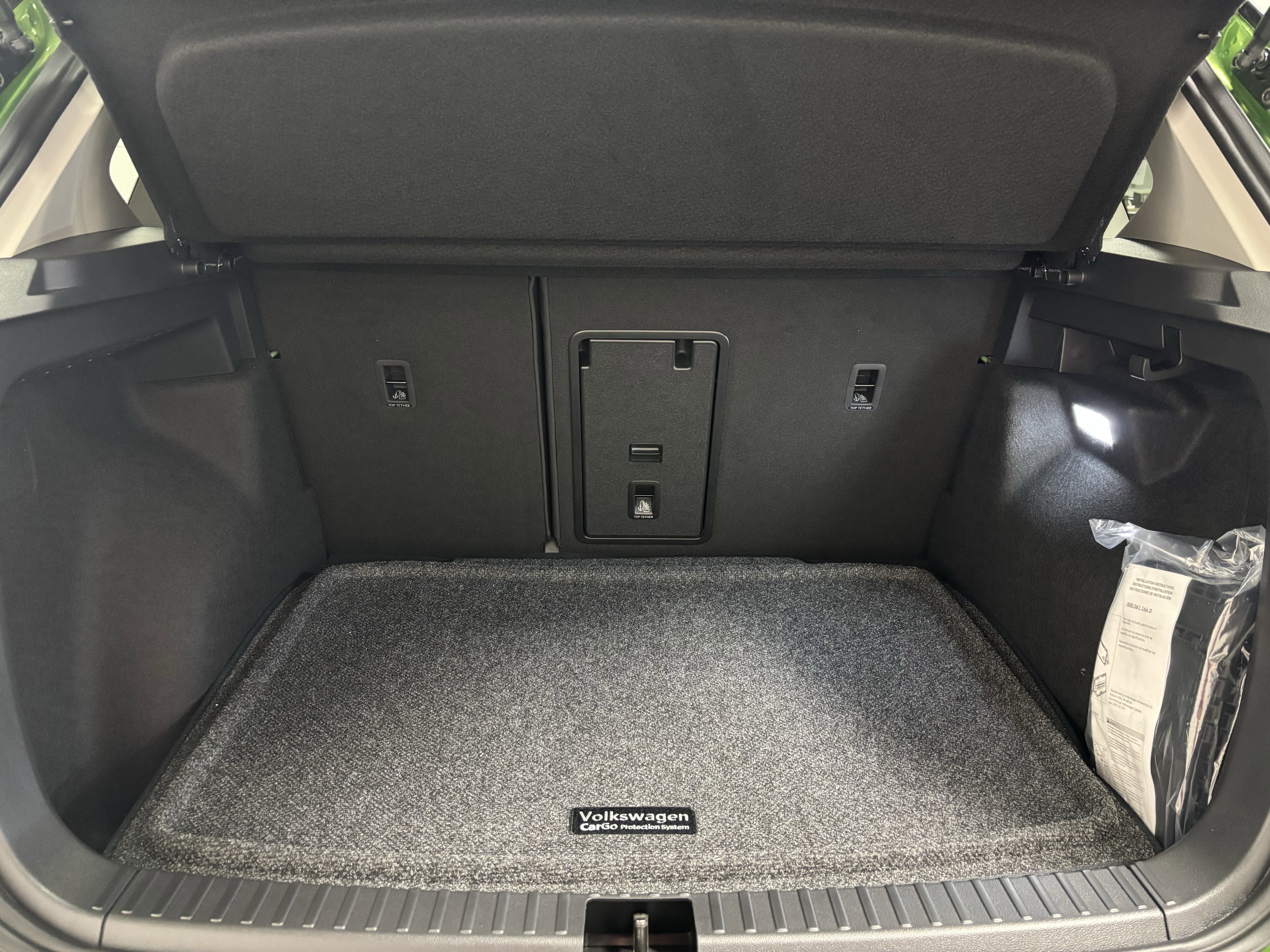 2026 Volkswagen Taos SE Black