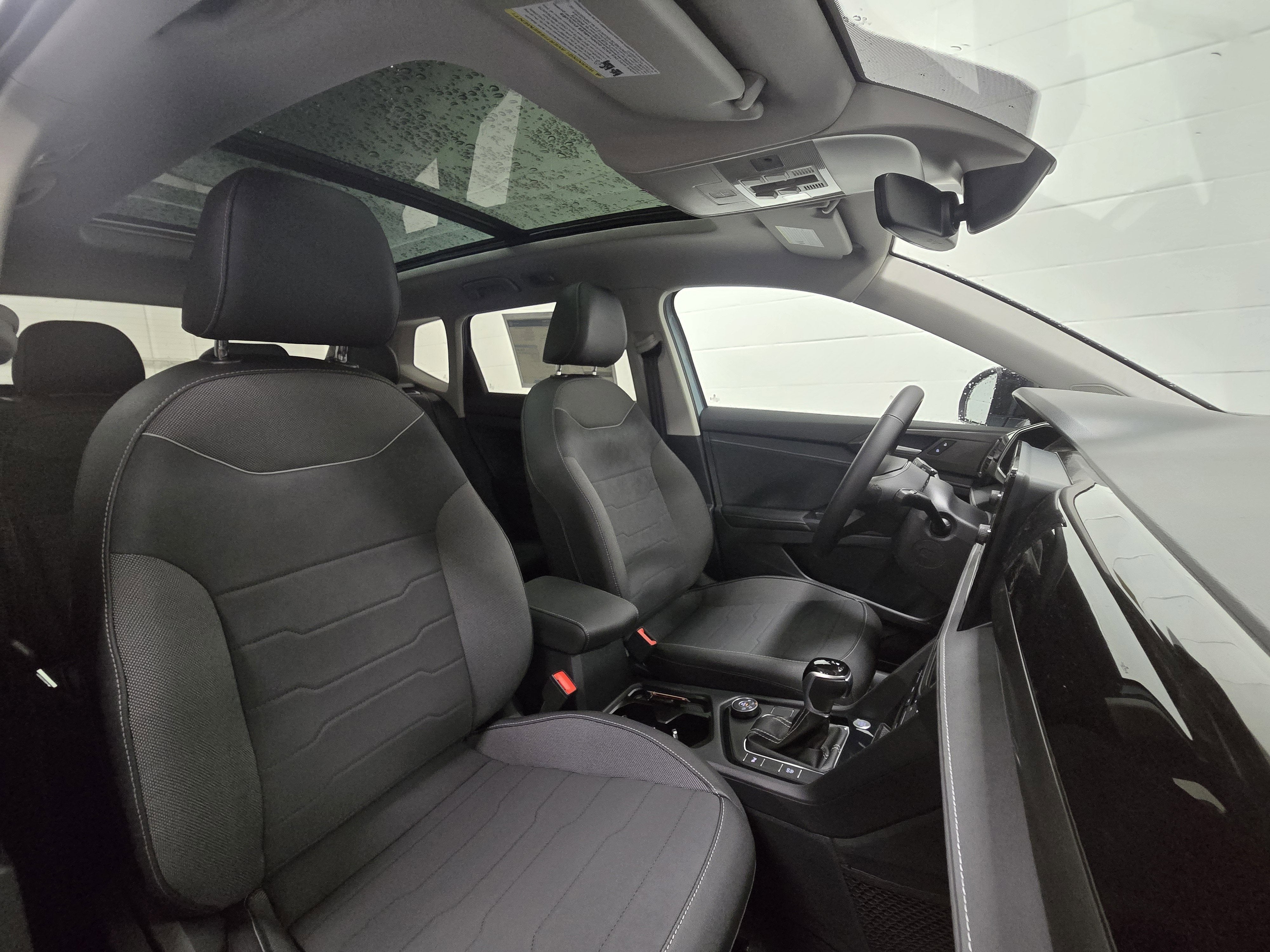 2025 Volkswagen Taos SE Black