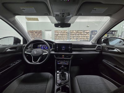 2025 Volkswagen Taos SE Black