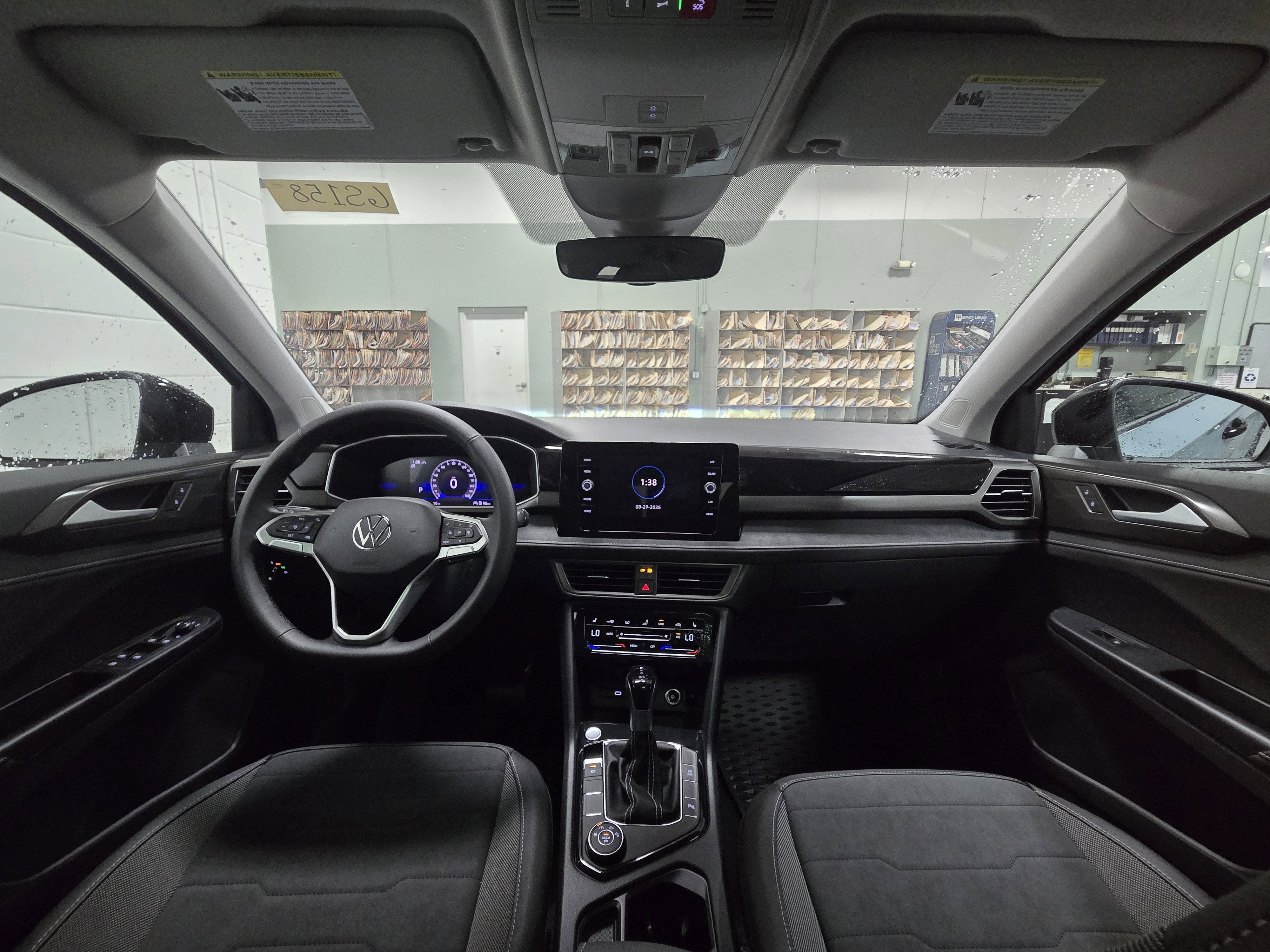 2025 Volkswagen Taos SE Black