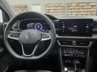 2025 Volkswagen Taos SE Black