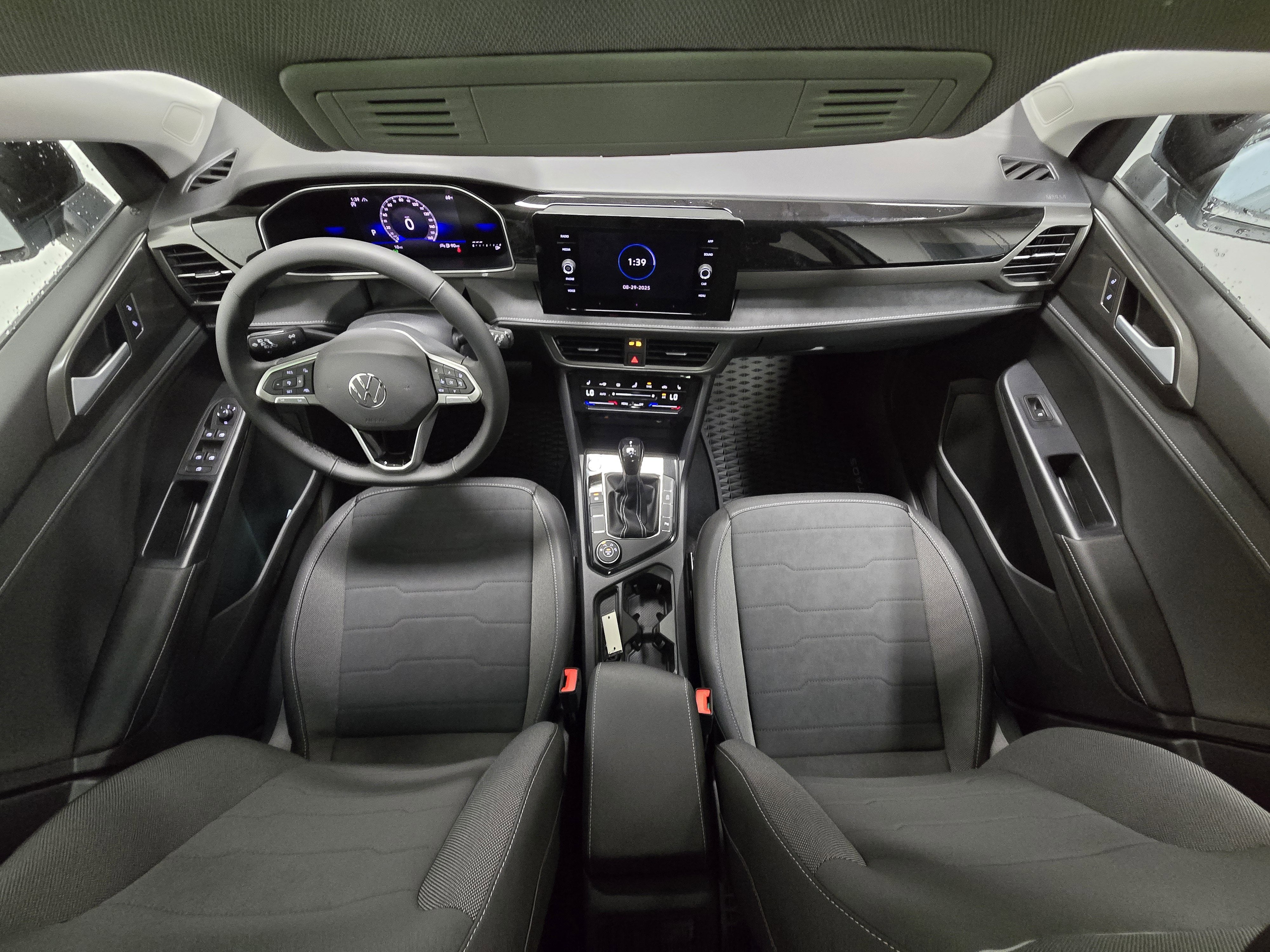 2025 Volkswagen Taos SE Black