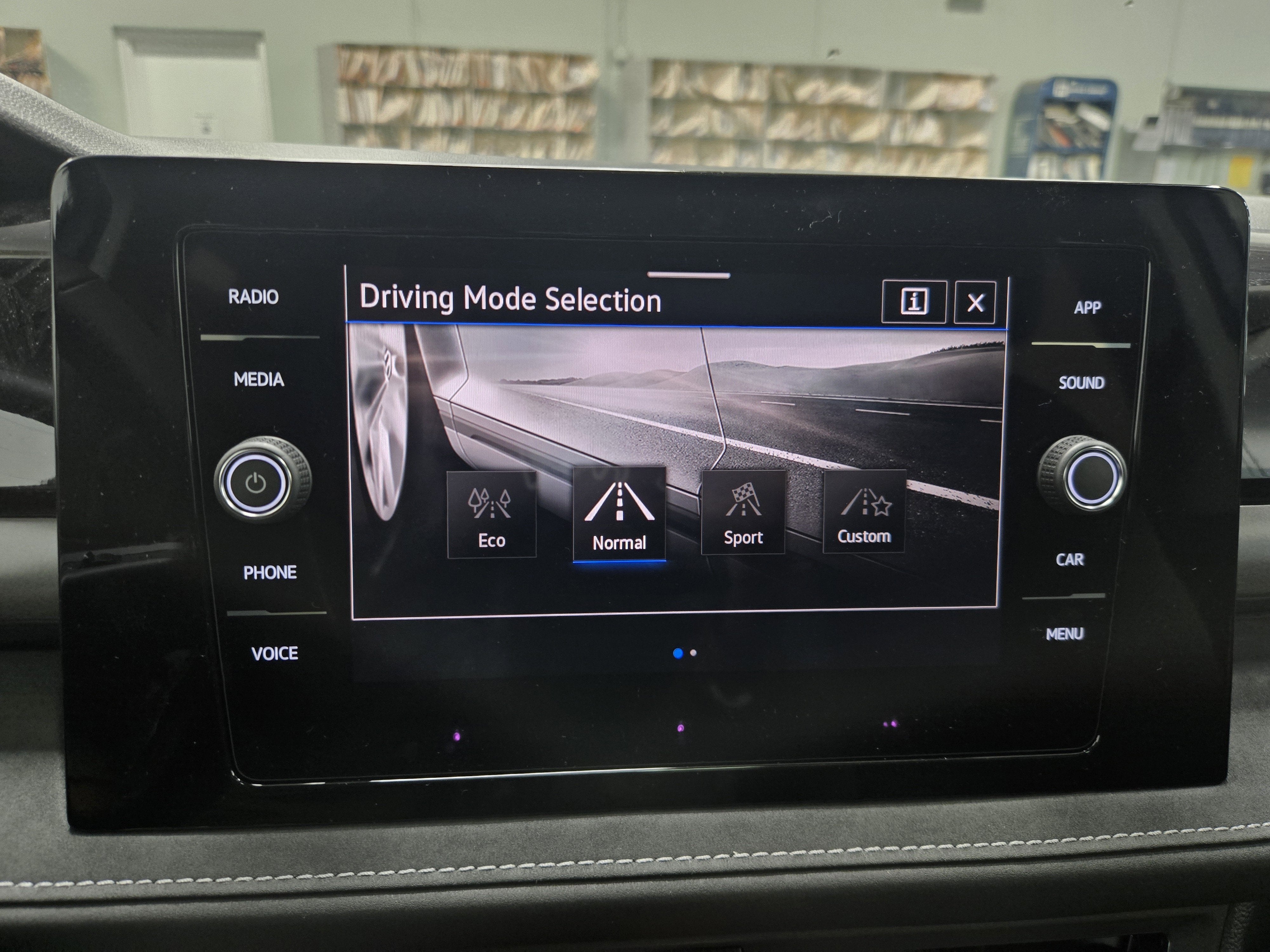 2025 Volkswagen Taos SE Black