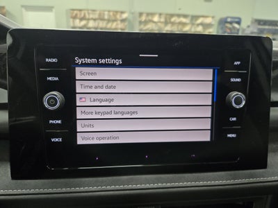 2025 Volkswagen Taos SE Black