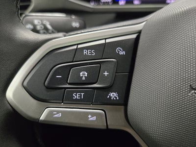 2025 Volkswagen Taos SE Black