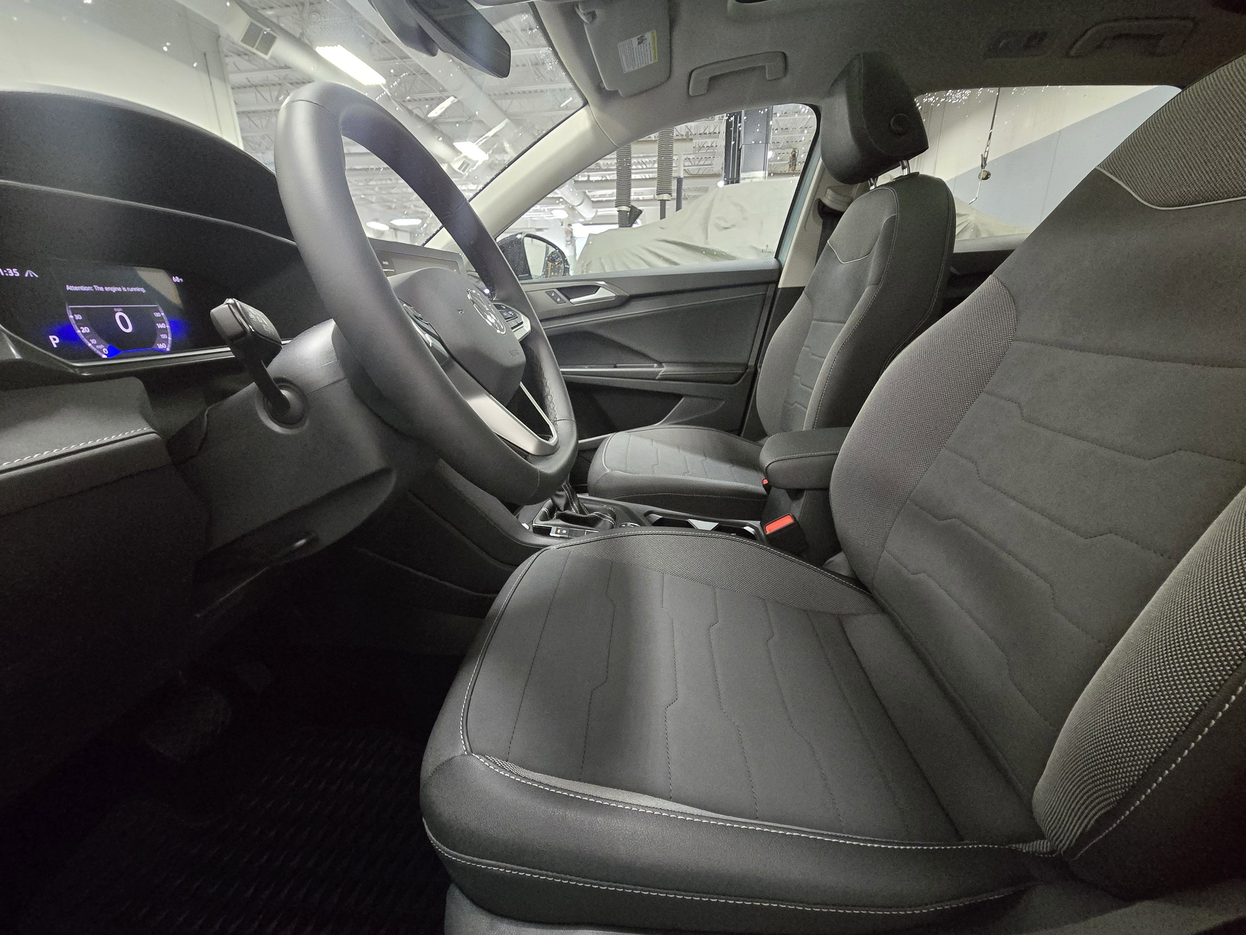 2025 Volkswagen Taos SE Black