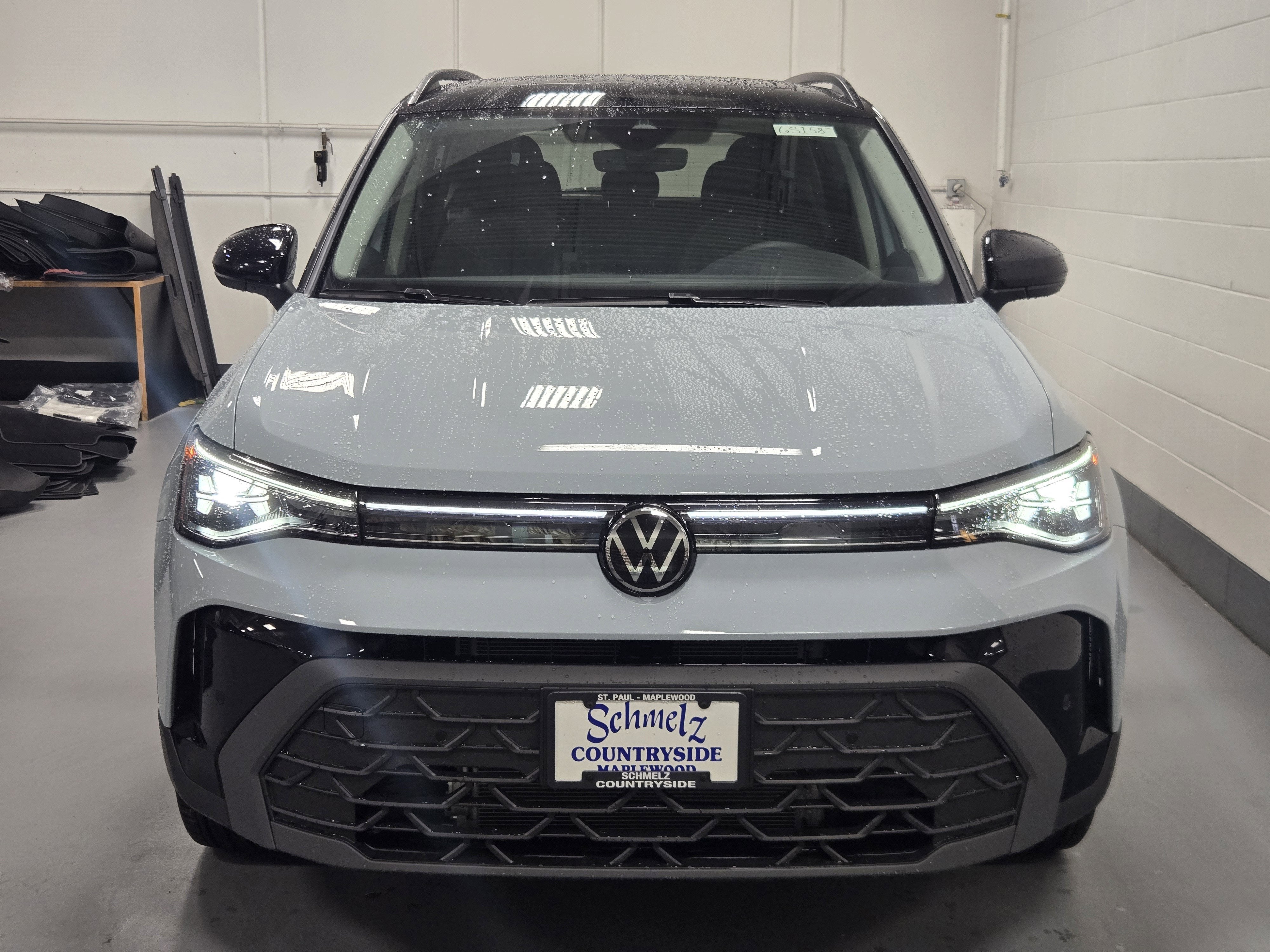 2025 Volkswagen Taos SE Black