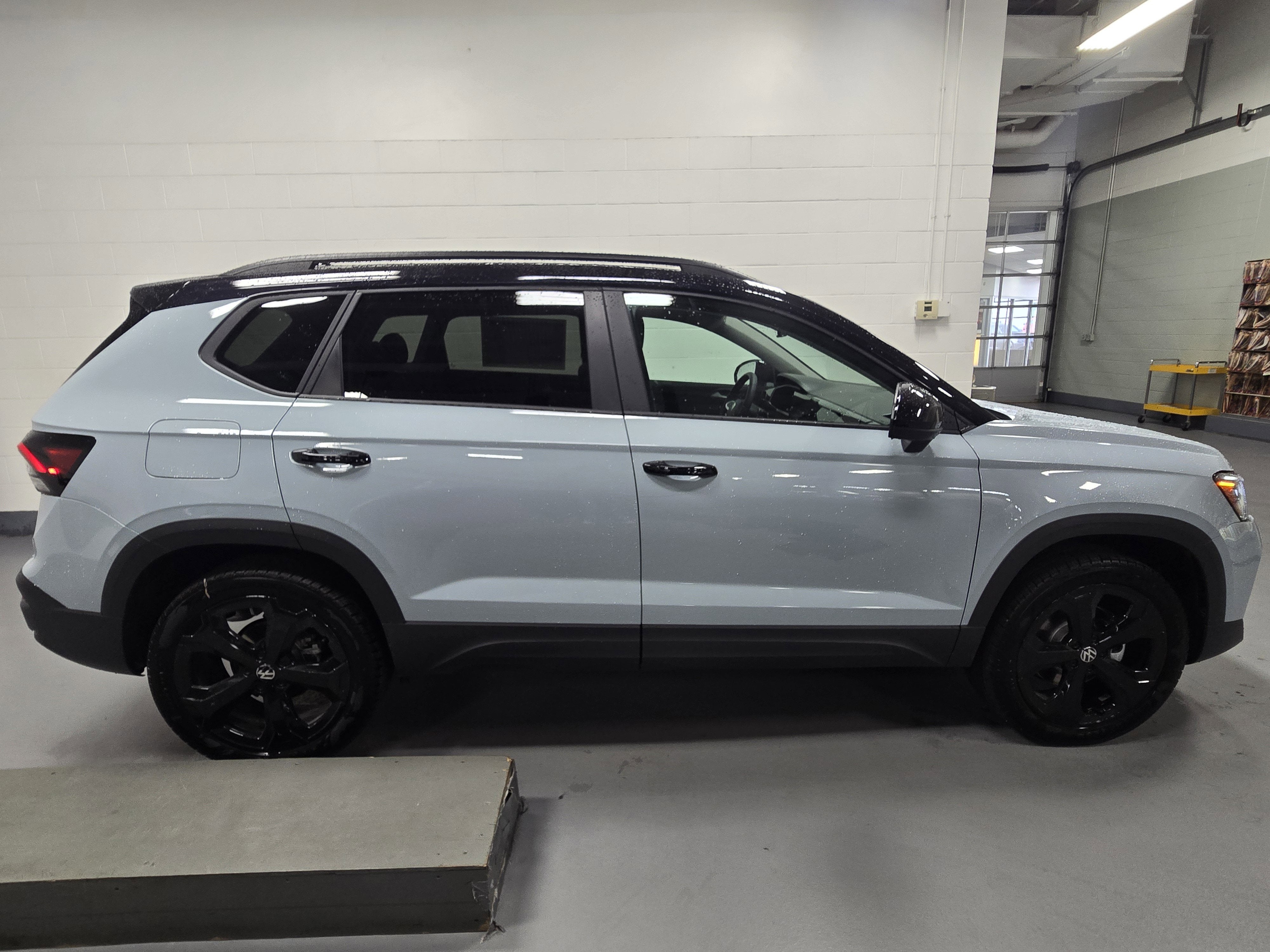 2025 Volkswagen Taos SE Black