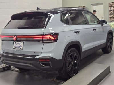 2025 Volkswagen Taos SE Black