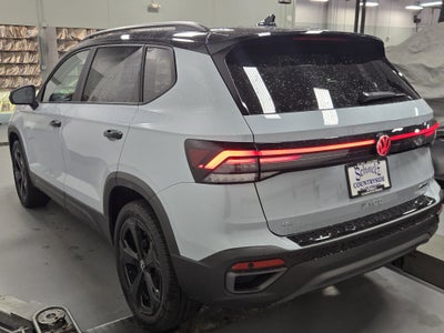 2025 Volkswagen Taos SE Black