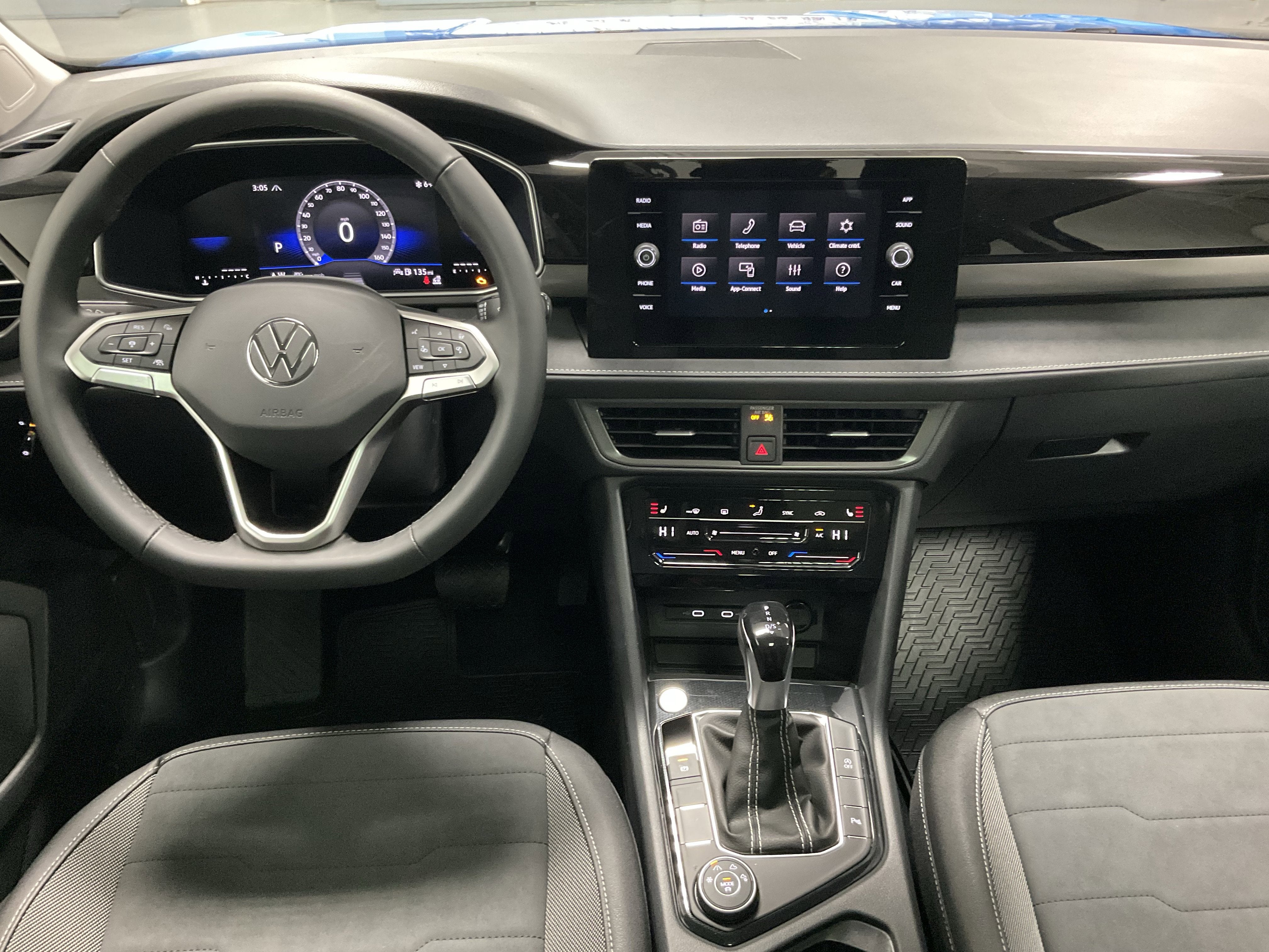 2026 Volkswagen Taos SE Black