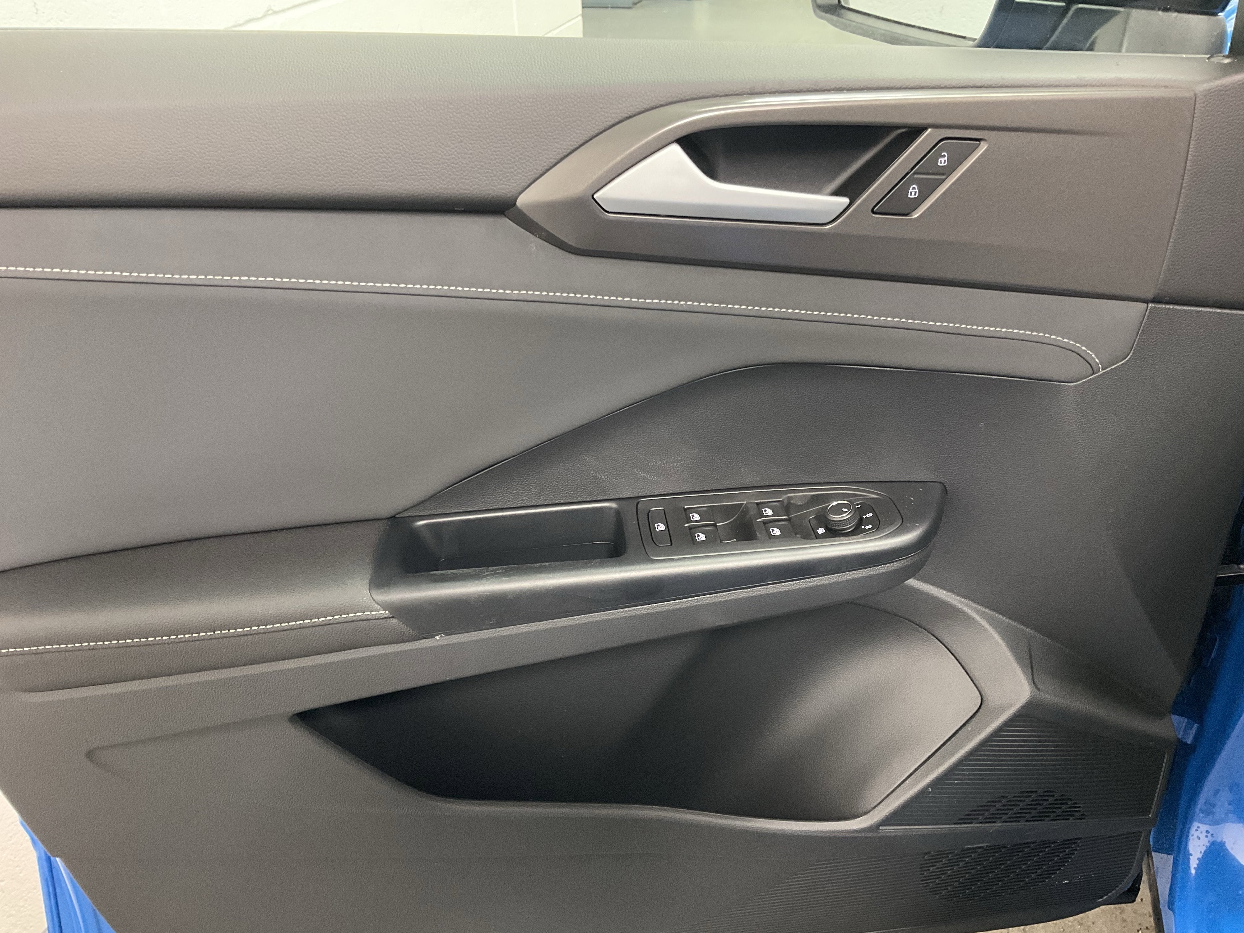 2026 Volkswagen Taos SE Black