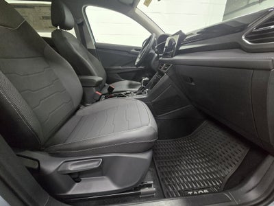 2025 Volkswagen Taos SE Black