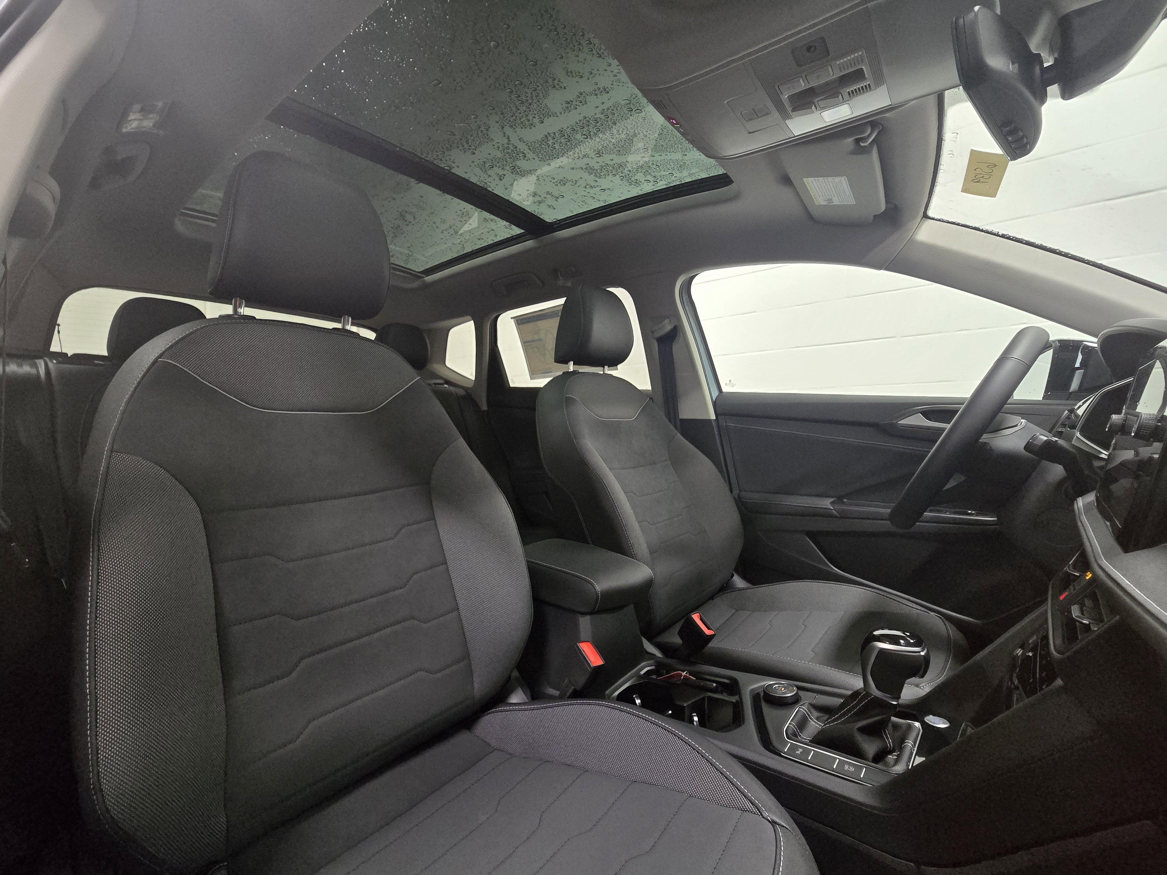 2025 Volkswagen Taos SE Black