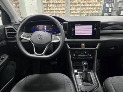 2025 Volkswagen Taos SE Black