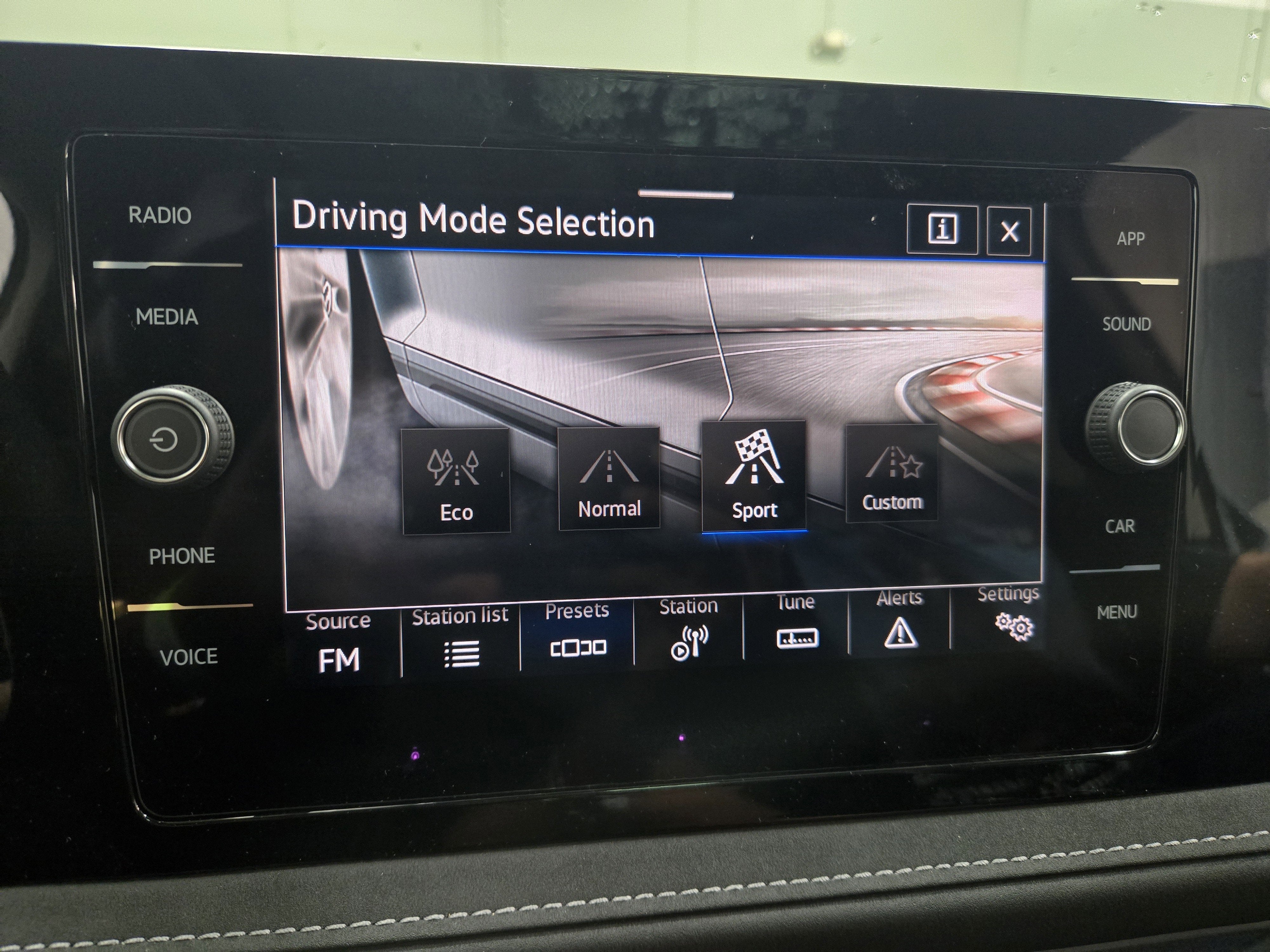 2025 Volkswagen Taos SE Black