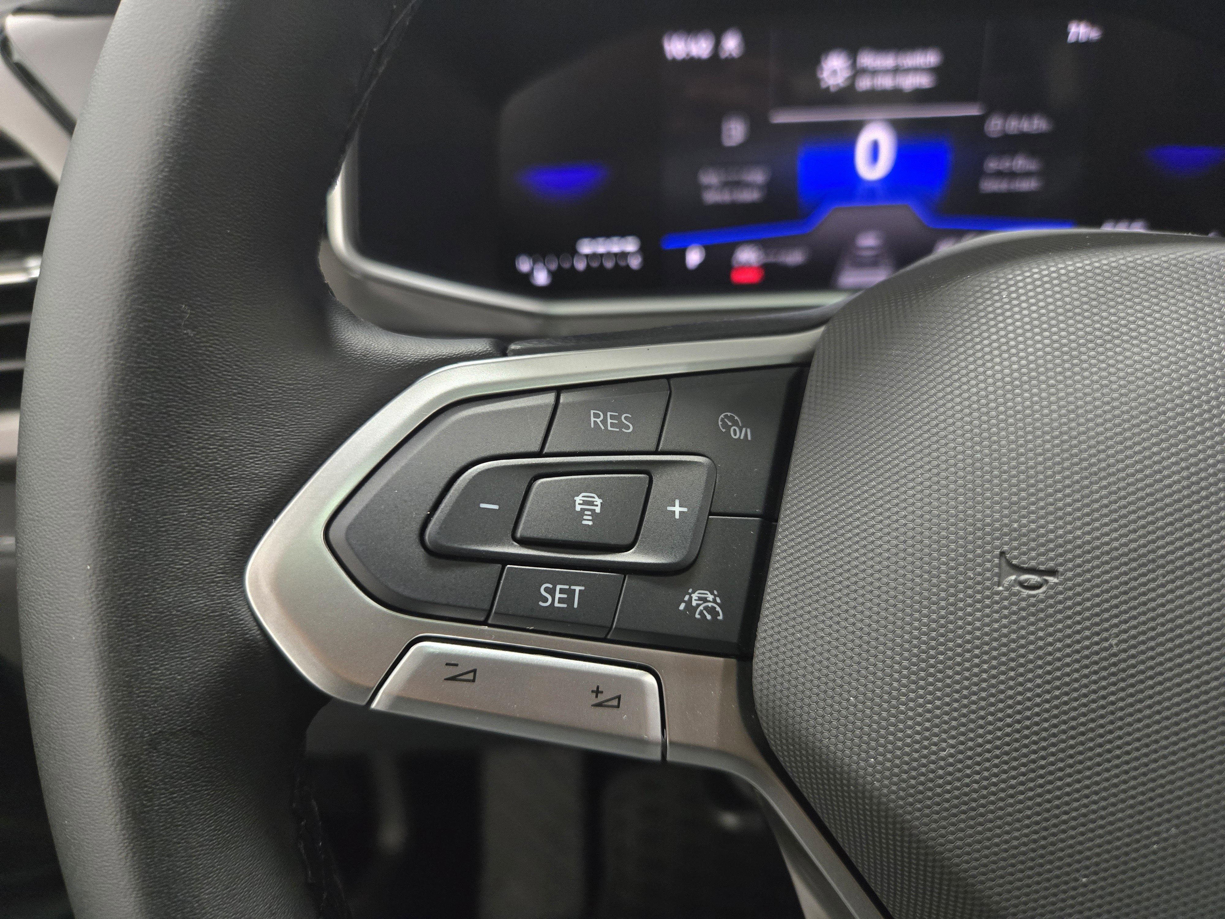 2025 Volkswagen Taos SE Black