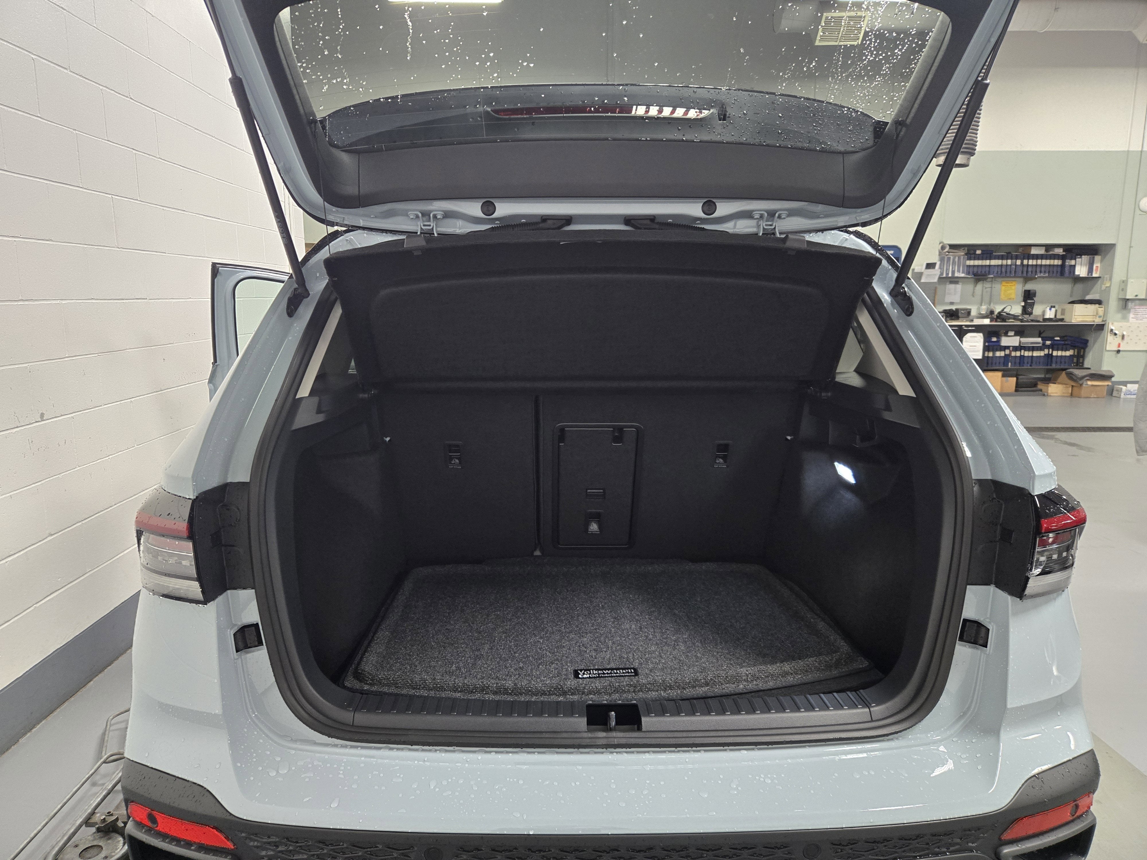 2025 Volkswagen Taos SE Black