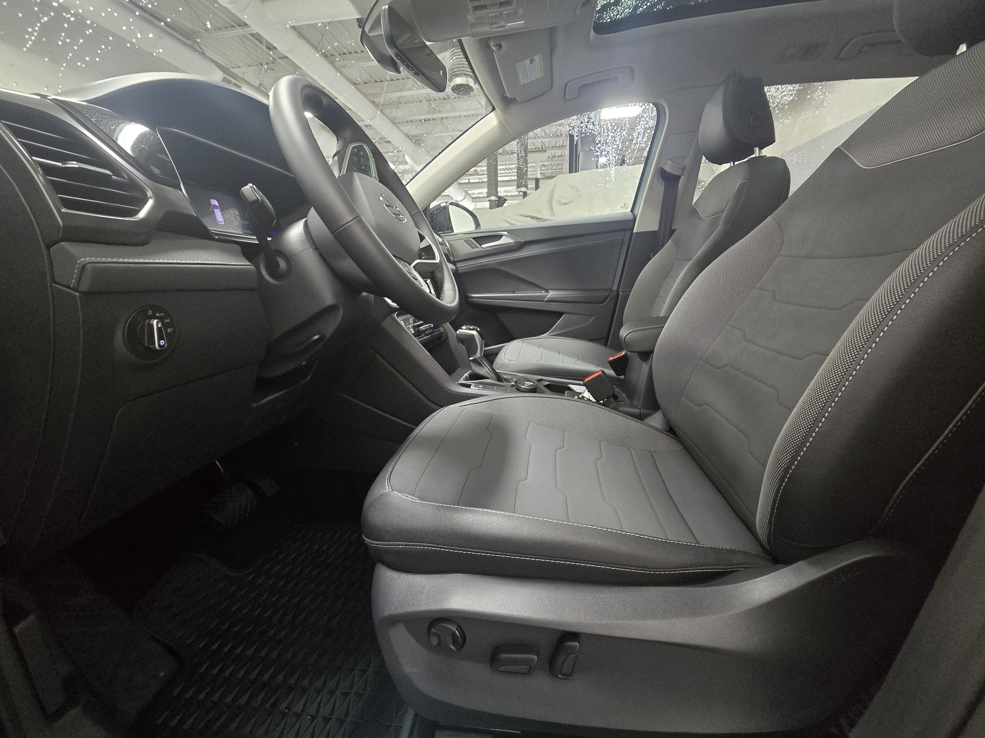 2025 Volkswagen Taos SE Black