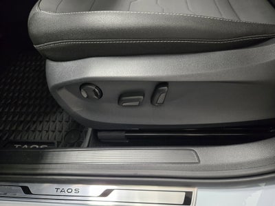 2025 Volkswagen Taos SE Black