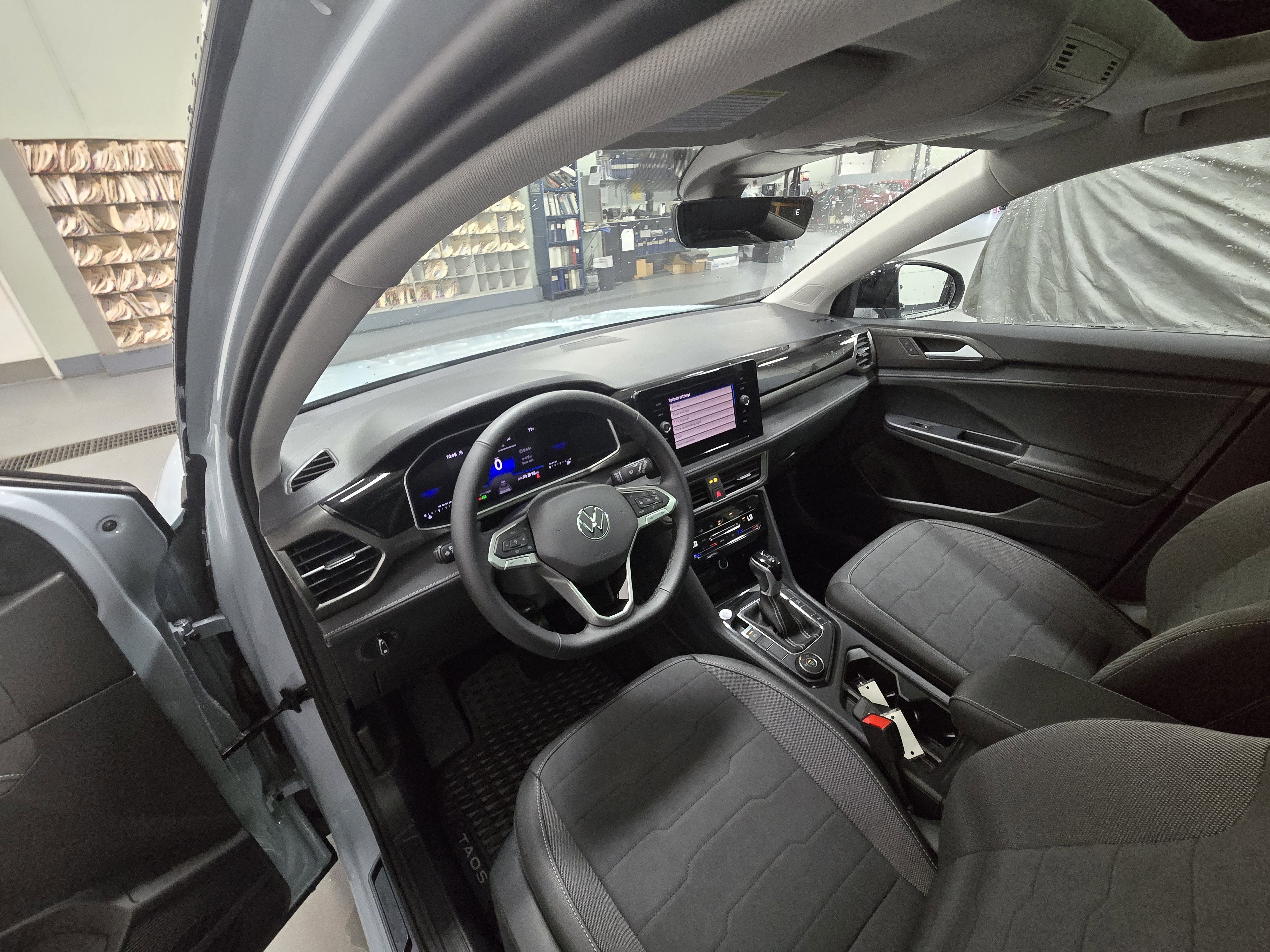 2025 Volkswagen Taos SE Black