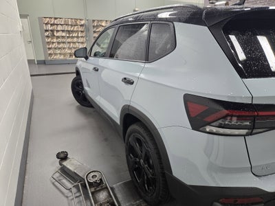 2025 Volkswagen Taos SE Black