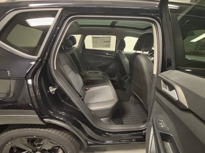 2025 Volkswagen Taos SE Black