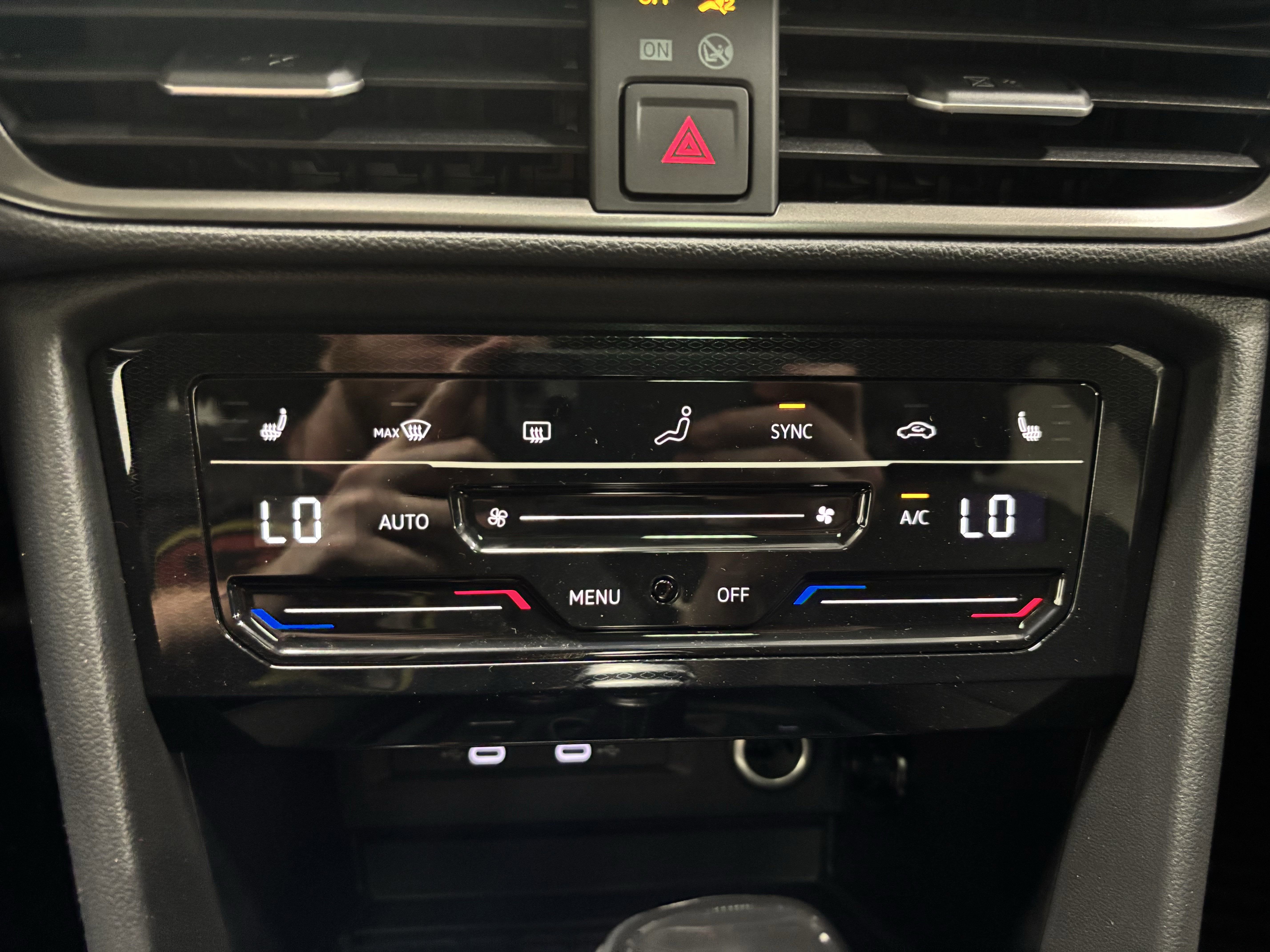 2025 Volkswagen Taos SE Black