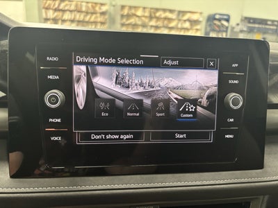 2025 Volkswagen Taos SE Black