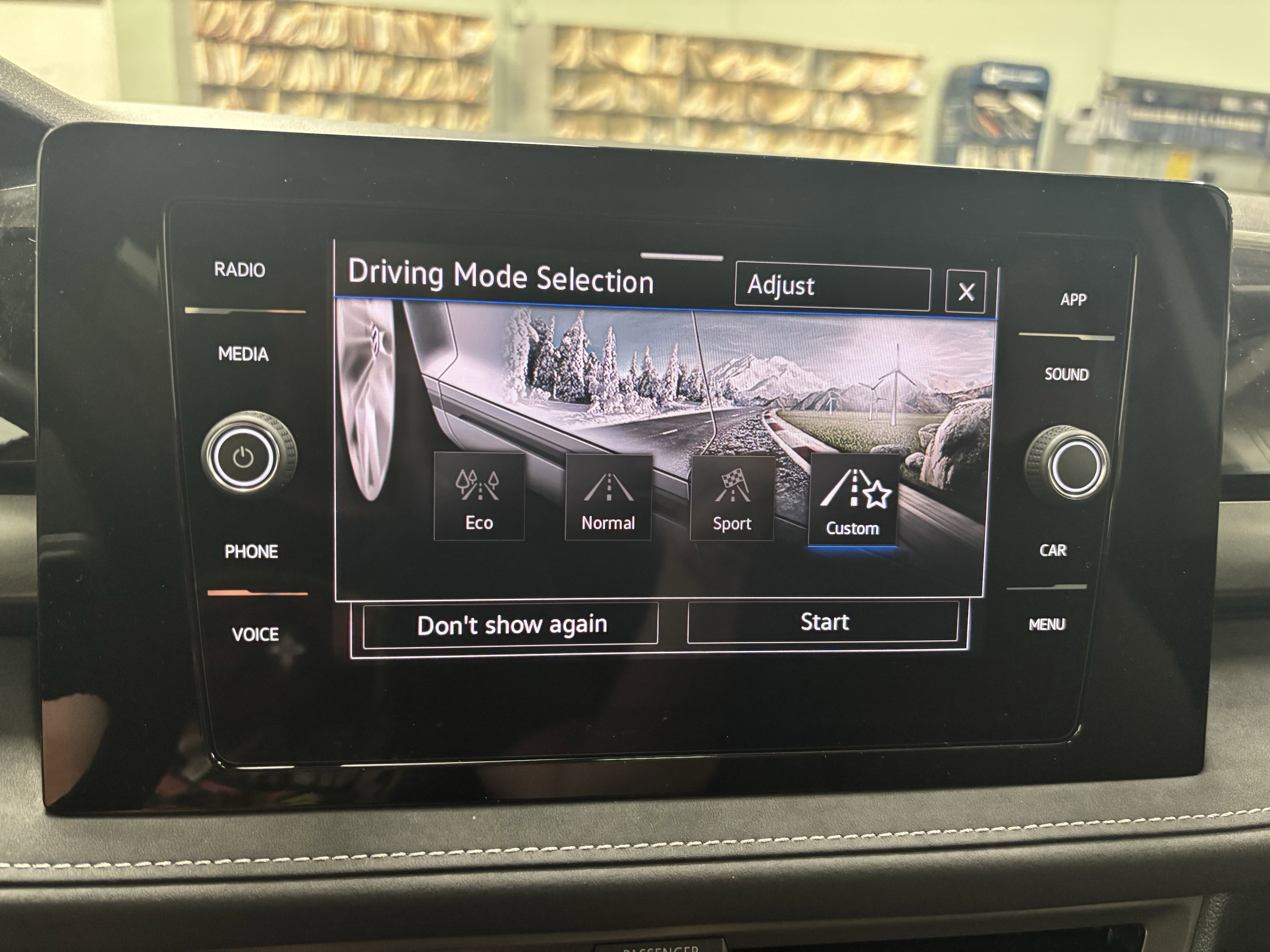 2025 Volkswagen Taos SE Black