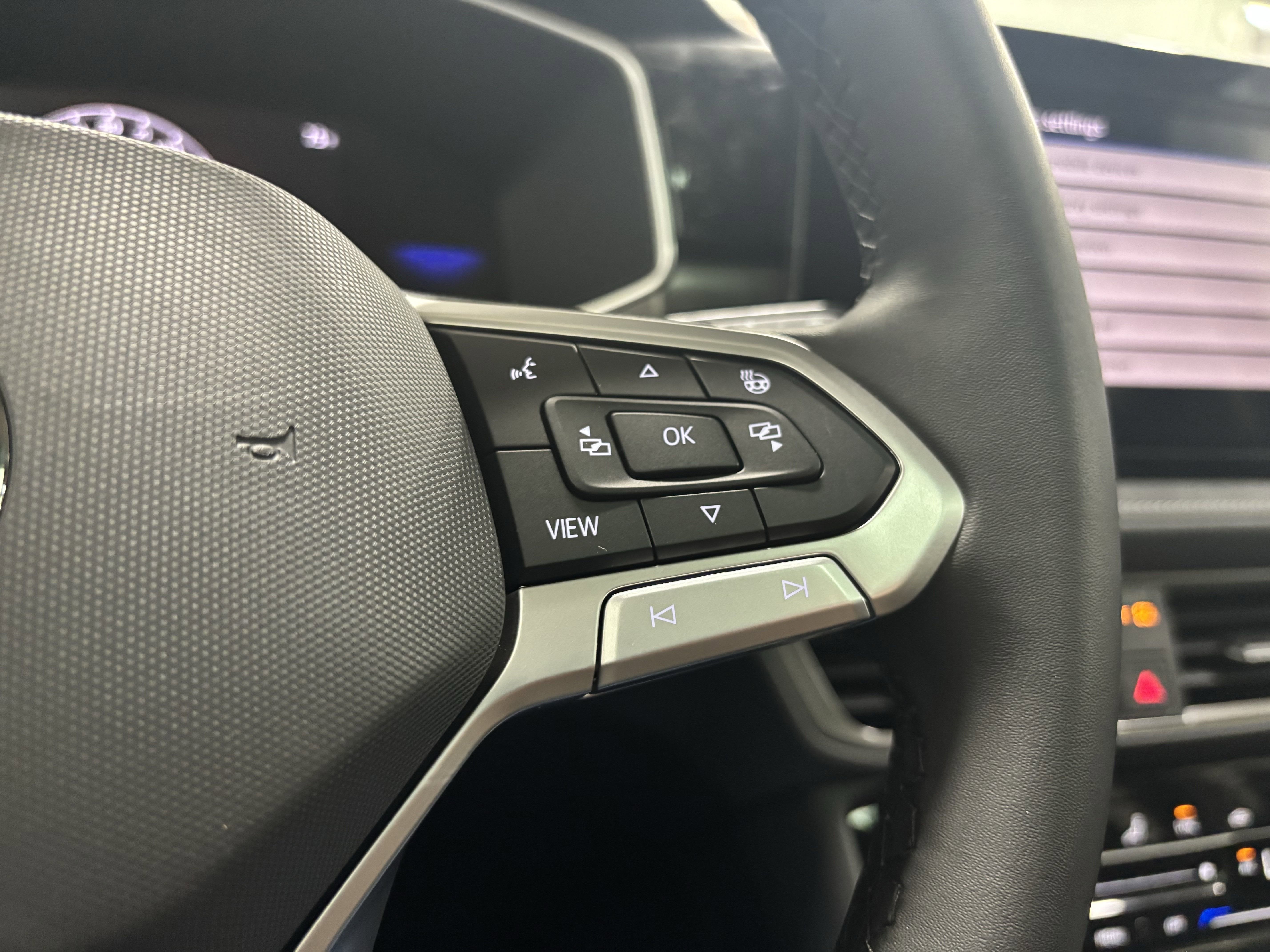 2025 Volkswagen Taos SE Black