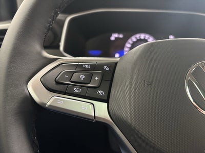 2025 Volkswagen Taos SE Black