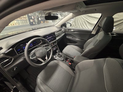 2025 Volkswagen Taos SE Black