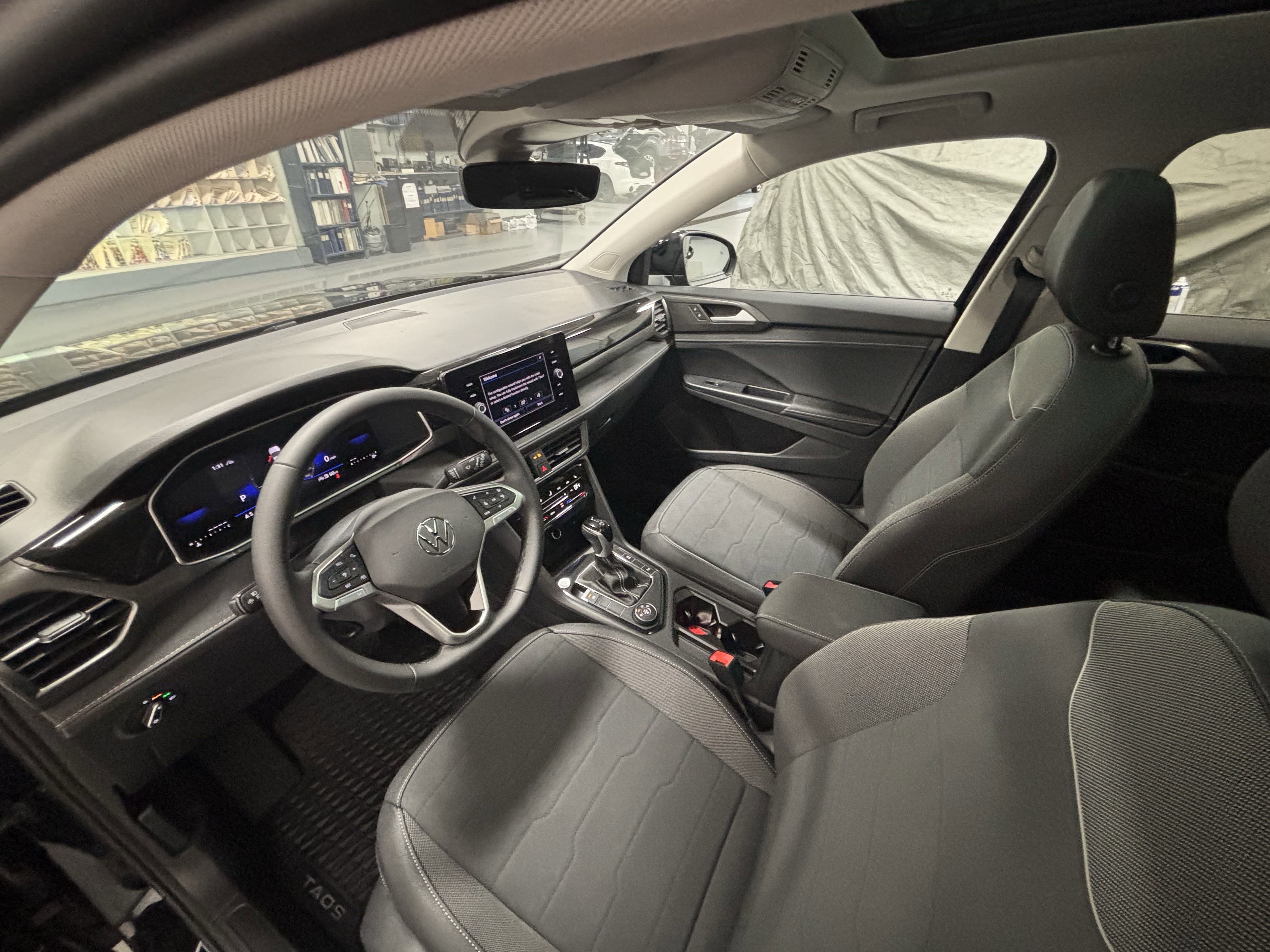 2025 Volkswagen Taos SE Black