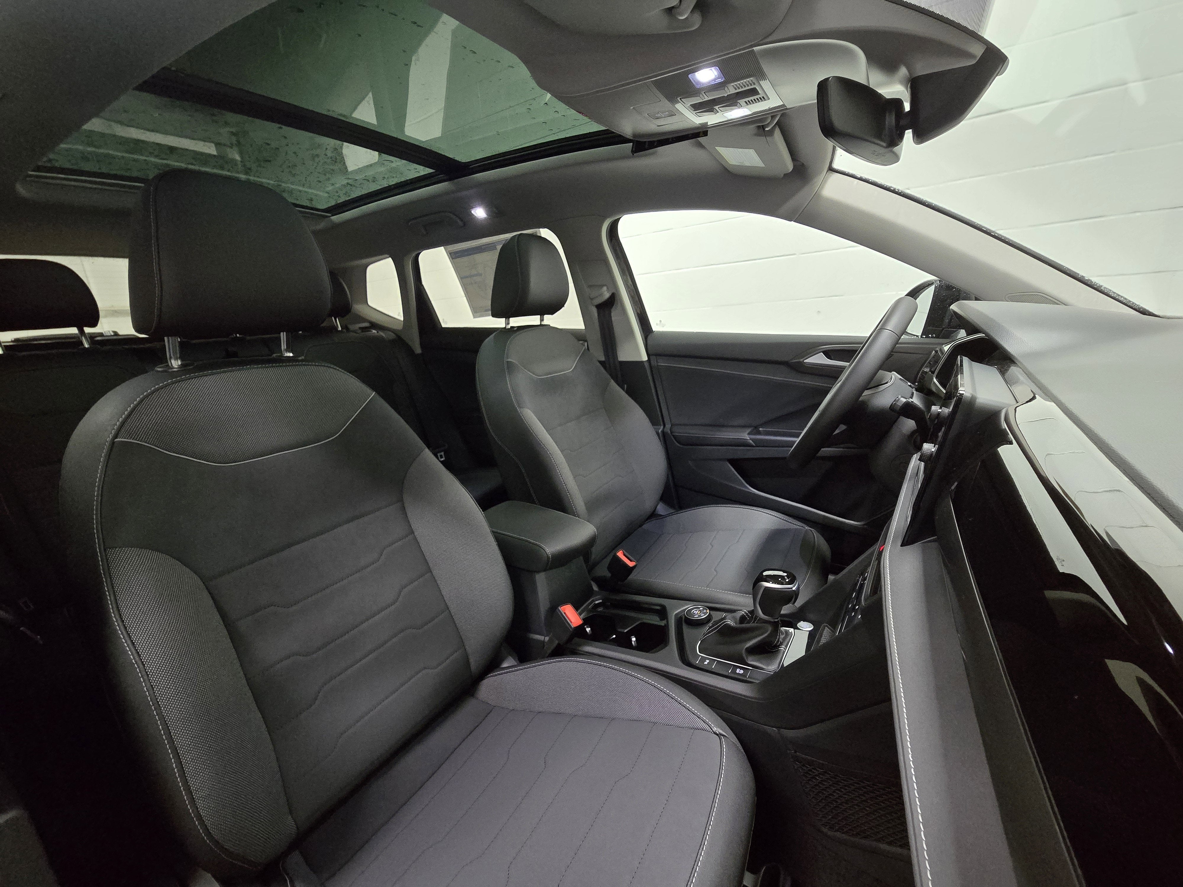 2025 Volkswagen Taos SE Black