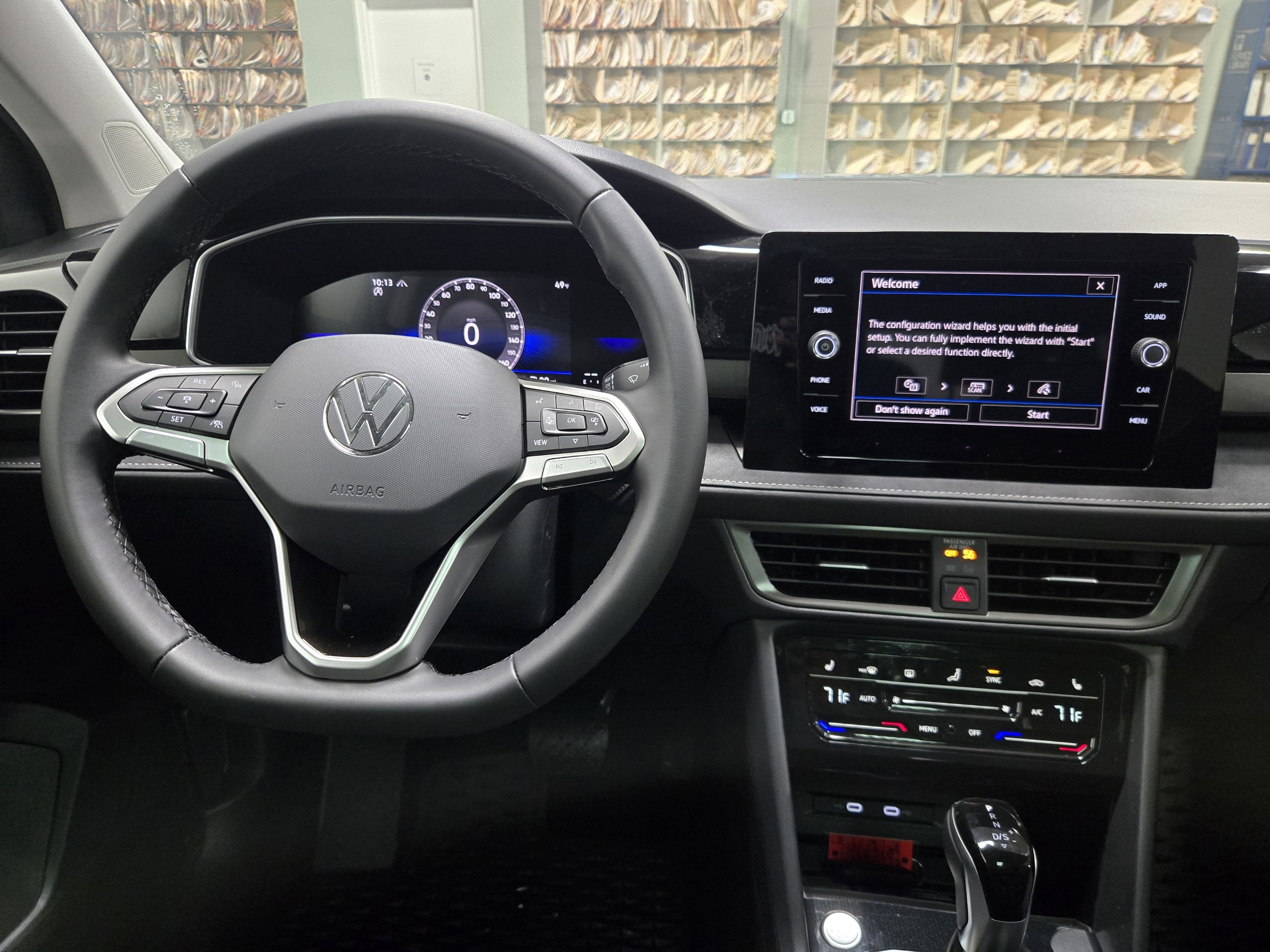 2025 Volkswagen Taos SE Black