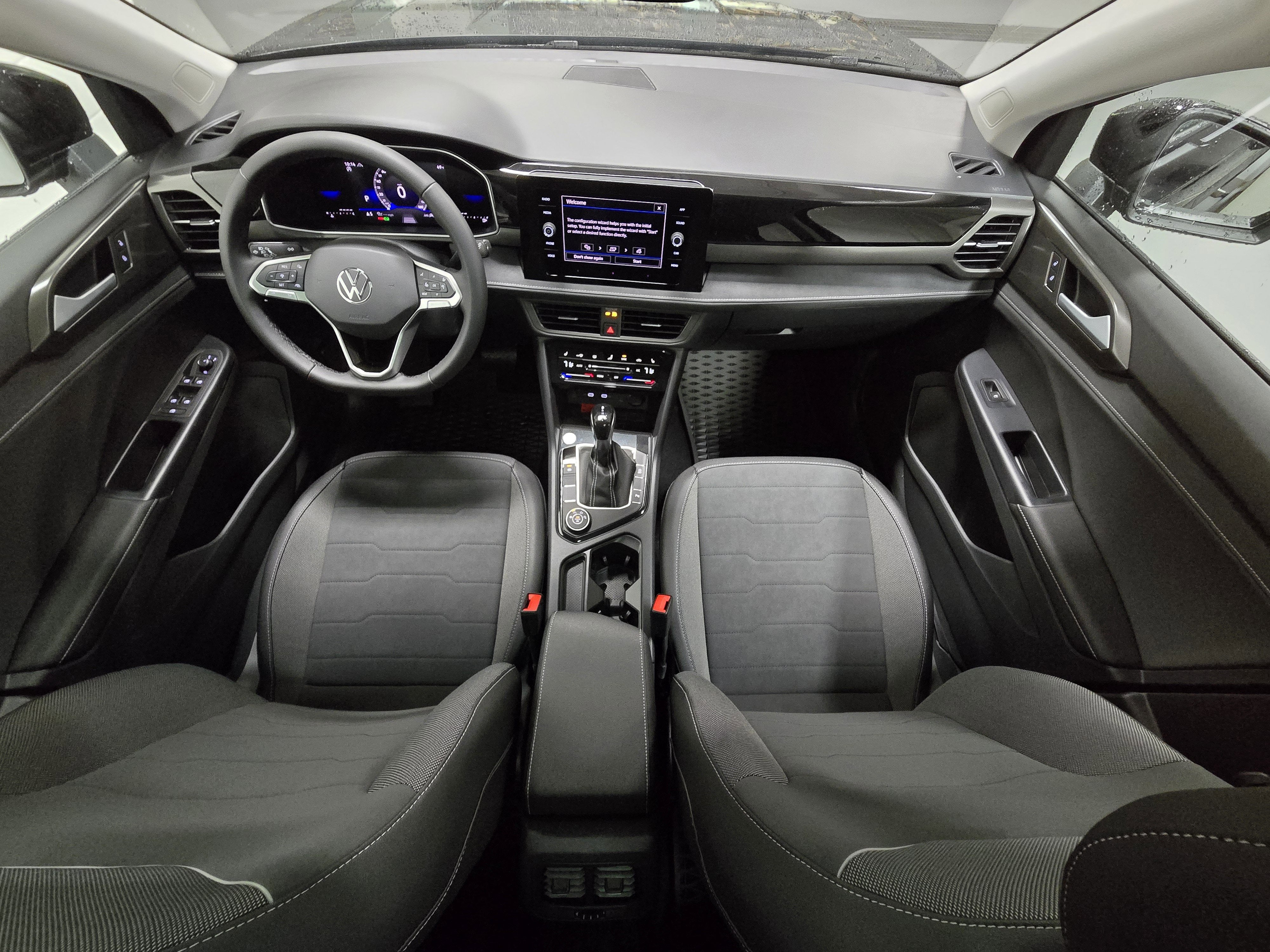 2025 Volkswagen Taos SE Black