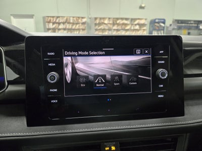 2025 Volkswagen Taos SE Black