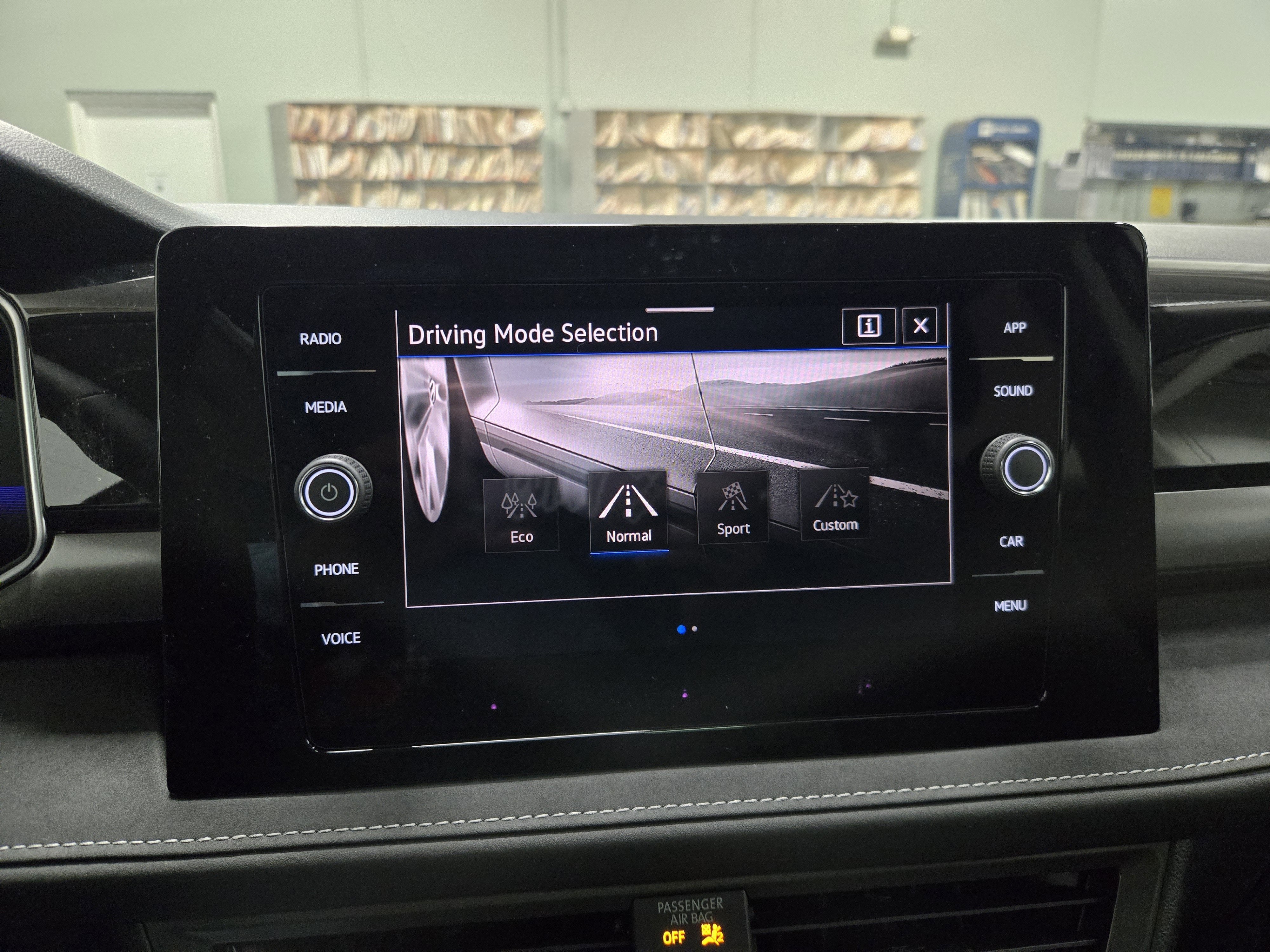 2025 Volkswagen Taos SE Black