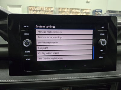 2025 Volkswagen Taos SE Black