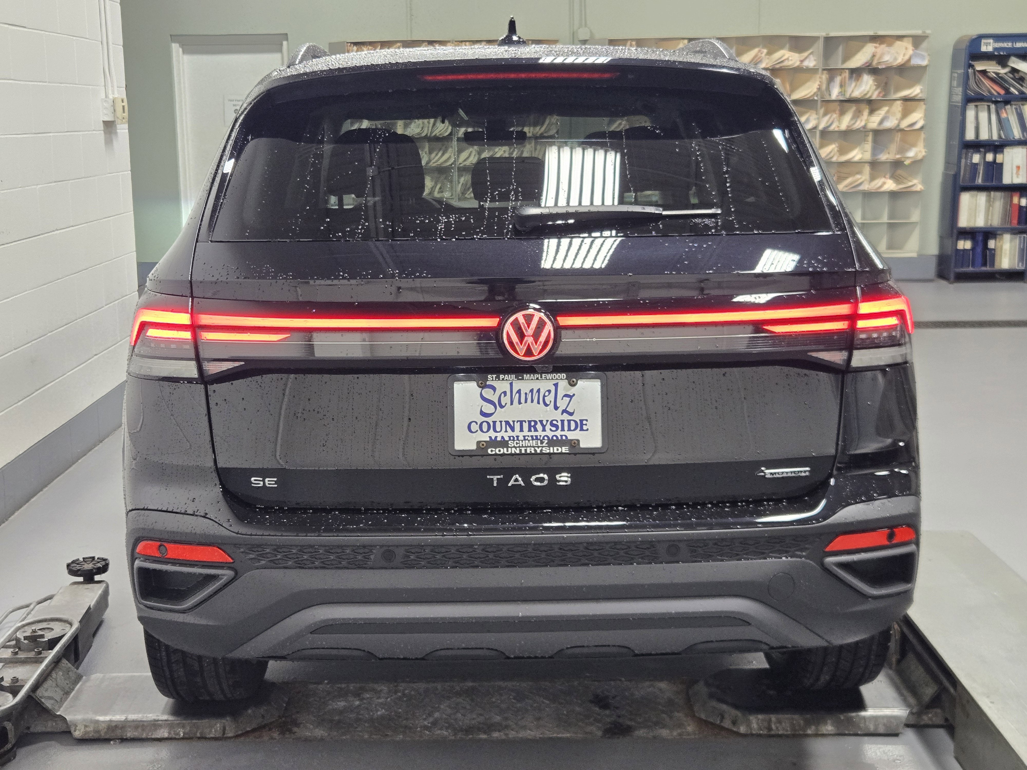 2025 Volkswagen Taos SE Black