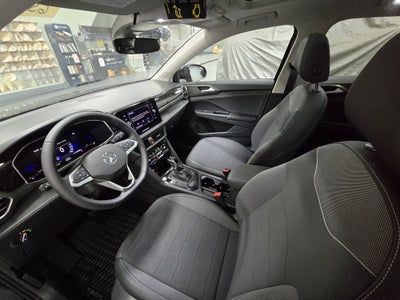 2025 Volkswagen Taos SE Black