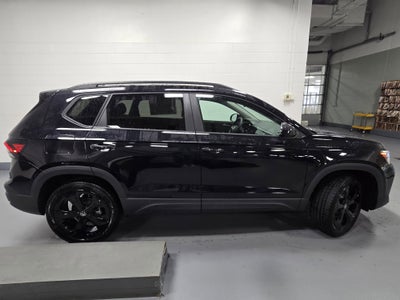 2025 Volkswagen Taos SE Black