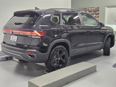 2025 Volkswagen Taos SE Black