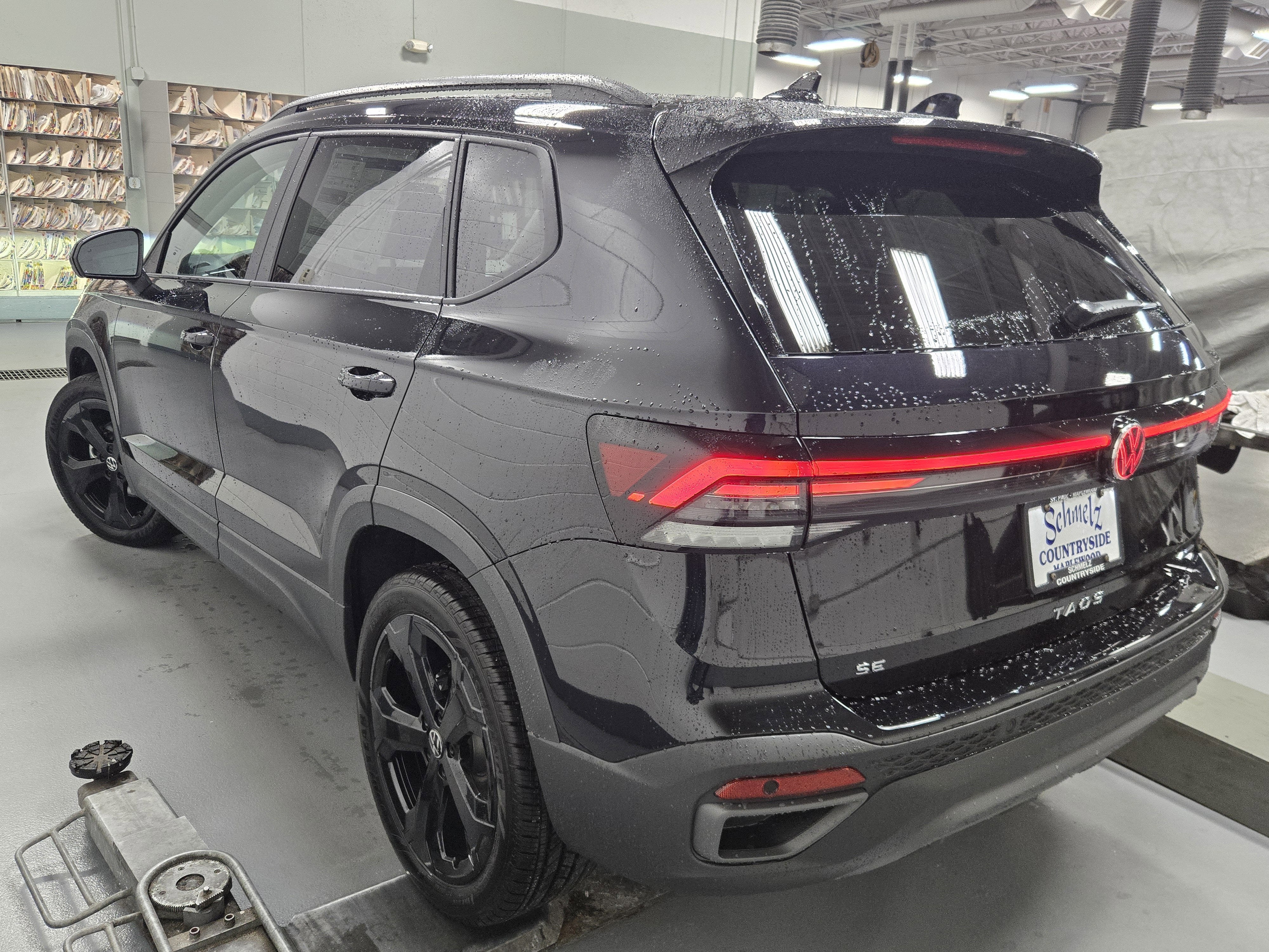 2025 Volkswagen Taos SE Black