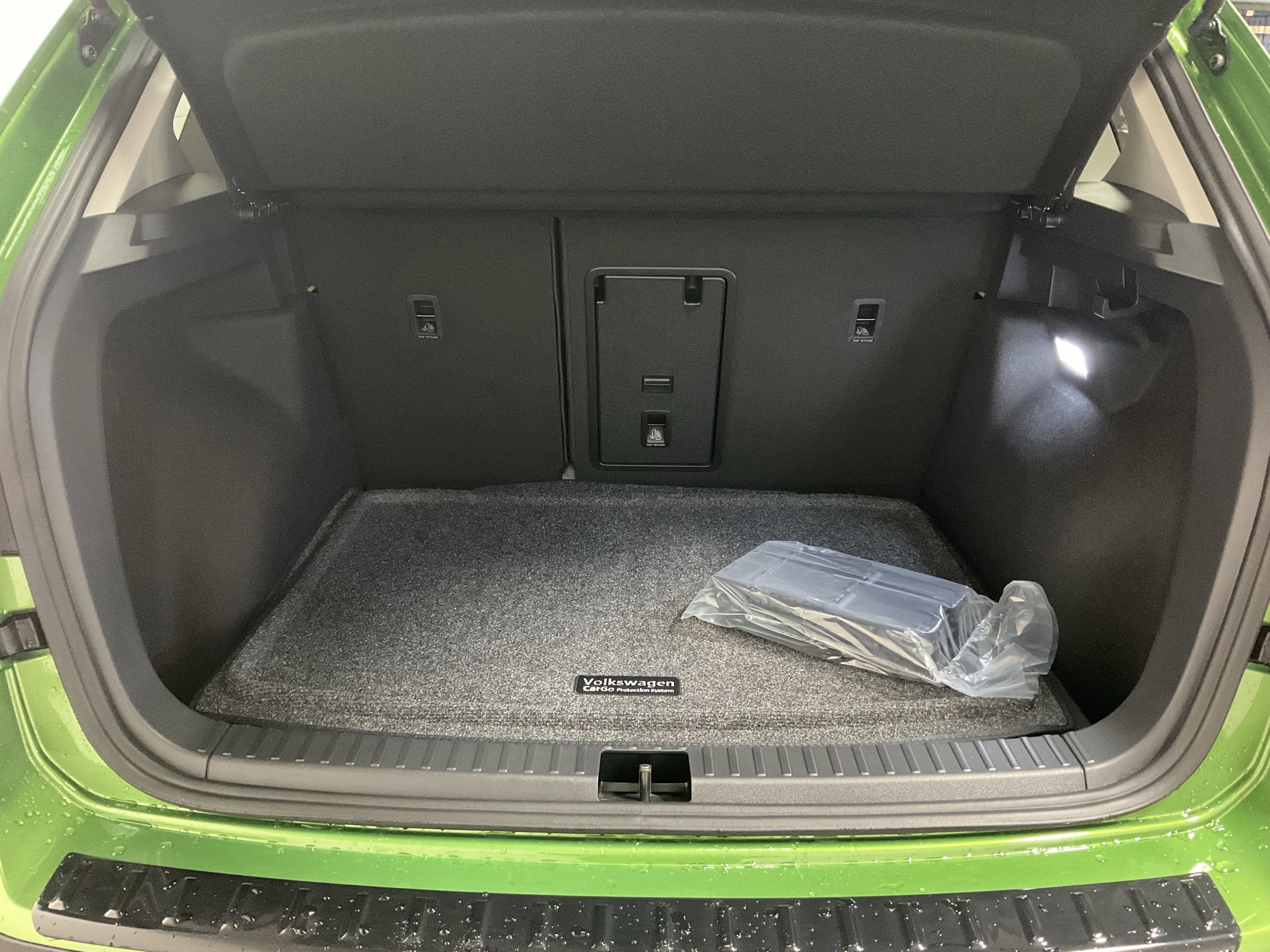 2026 Volkswagen Taos SE Black